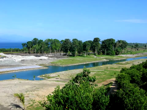 Sunset Point, the first canal, the excavated old coral in the background.