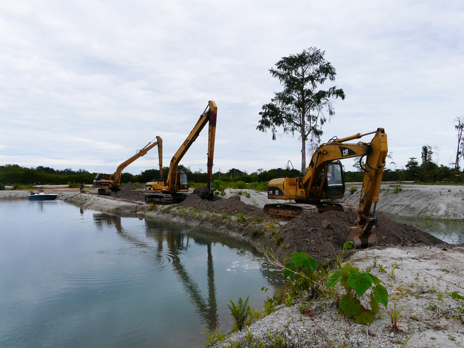 Sunset Point: Oct 2008; The excavators begine their dance.